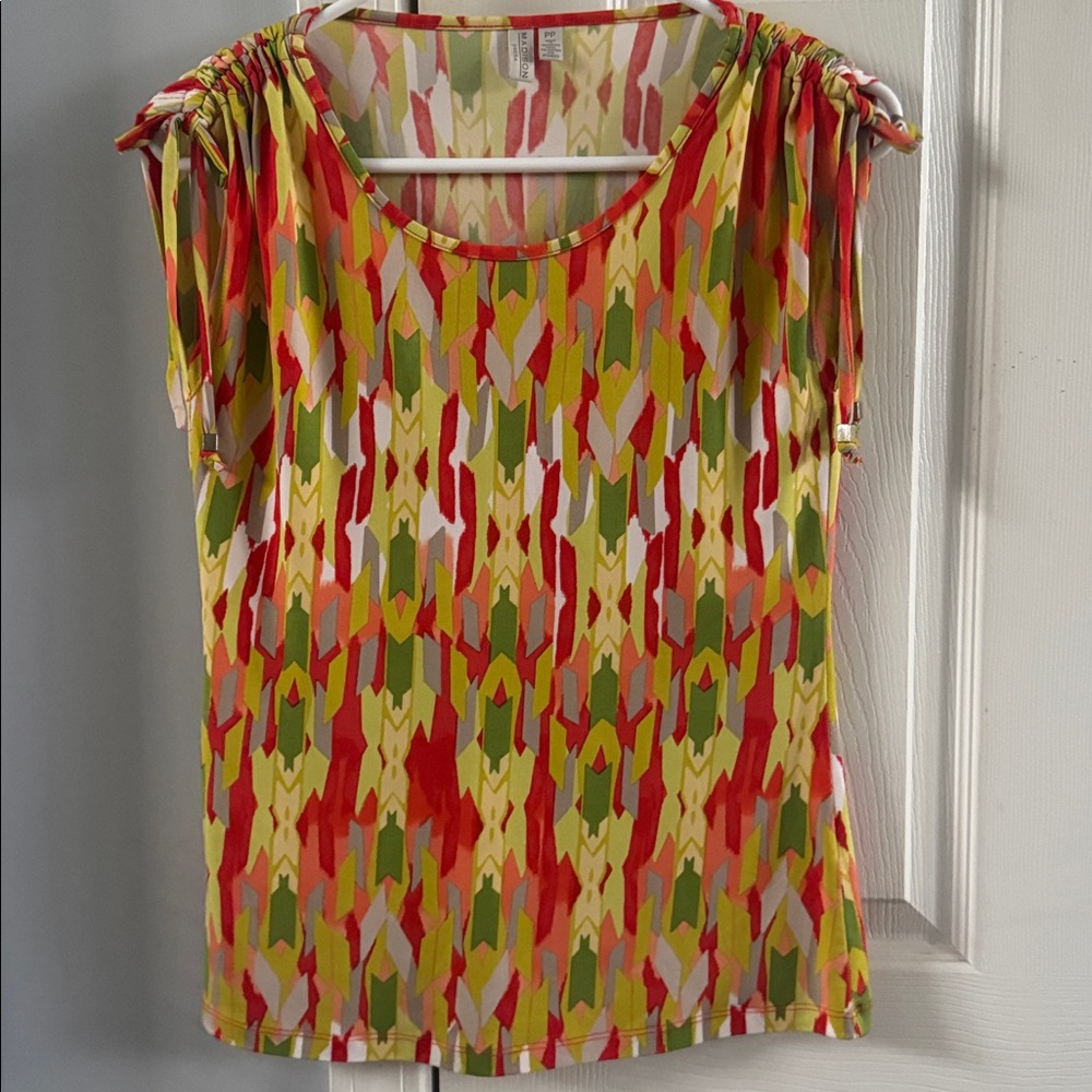 Madison Petite PP Bright Geometric Print Tie Sleeve Top